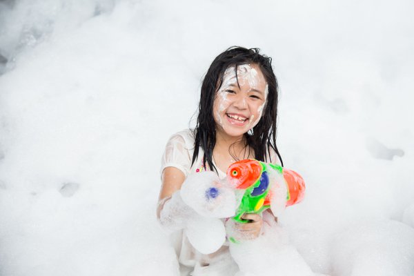Asian Girl Soap Suds Squirt Gun Water Gun