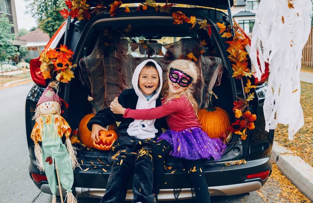 Halloween trunk or treat in SWFL.jpg